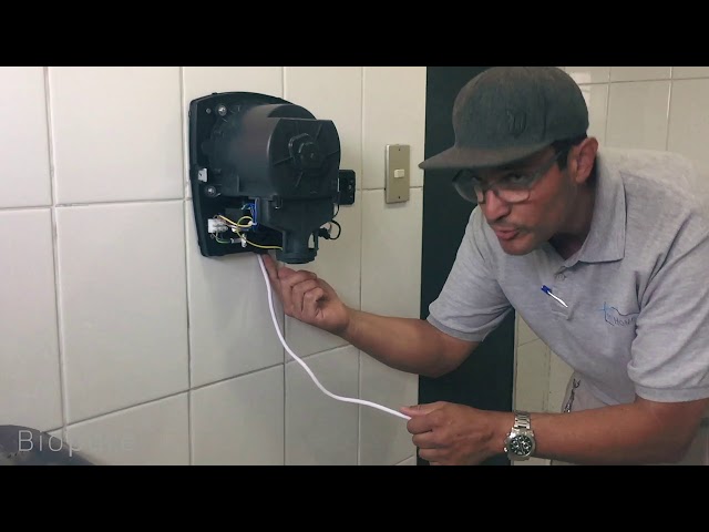 Vídeo relacionado con AIKE Secamanos Ultra Compacto para Baño, Más Pequeño Que Hoja A4, Reemplazo Toallas de Papel, 900W 220V, Alta Velocidad, ABS Duradero, Negro AK2822