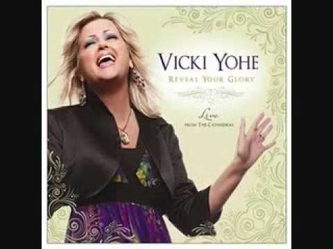 Vicki Yohe: One Moment