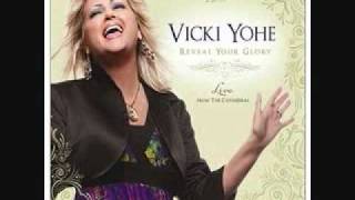Vicki Yohe: One Moment