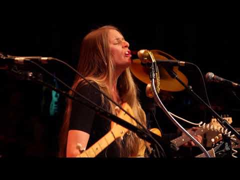 Shook Twins - Stay Wild (Live on Etown)