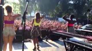 anjulie brand new bitch LIVE!