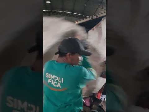 HOJE O NOSSO DIA FOI NA RECICLAGEM EU E MEU PARCERIO FRANCISCO   SÓ AGRADECER A DEUS POR  ESTE DIA .