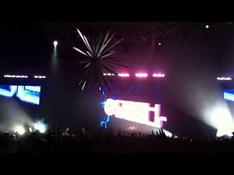 Dash Berlin LIVE @ Escape From Wonderland 2011 "Fight the Fire (Norin & Rad Remix)
