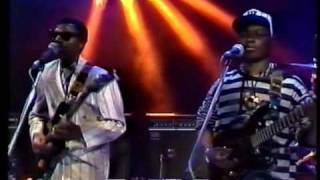 Bhundu Boys - Hupenyu Hwangu -1989 Live Bhundu Boys - Hupenyu Hwangu -1989 Live