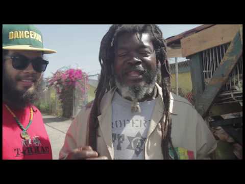 Ricky Chaplin junto a Riggaz Tarmac presentando su combinación "Señorita"