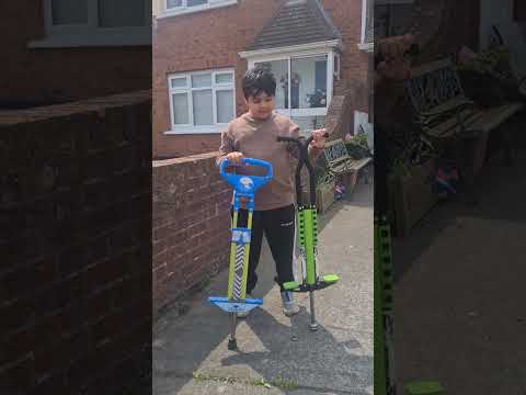 €5 vs €25 pogo stick