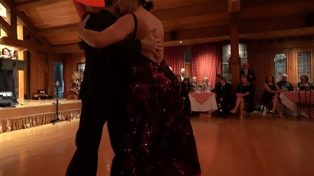 Fernanda Ghi & Martin Almiron dancing to "Gallo Ciego" played by the Alex Roitman Quartet