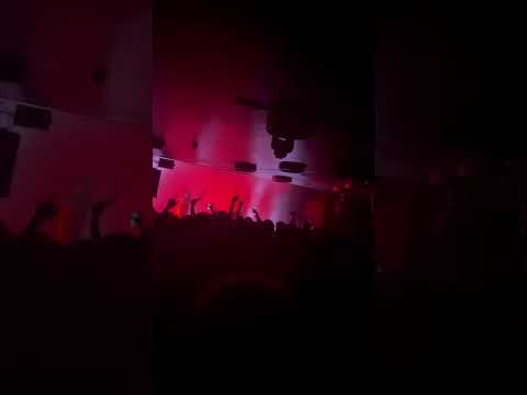 Edo Saiya x Tiavo Teufel trägt Prada Live Hanburg