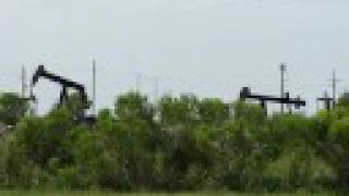 preview picture of video 'Baytown Texas Oil Field 2008'