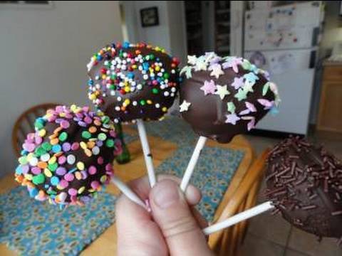How to make Cake Pops - by Yoyomax12