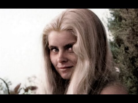 Taryn Power and Natalie Cole in Paper Moon