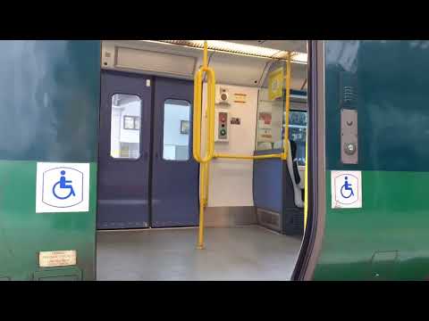 8520 and a 29000 Class trains at Pearse Station