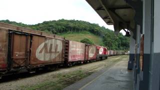 preview picture of video 'Locomotiva G12 manobrando no porto de São Francisco do Sul (4)'