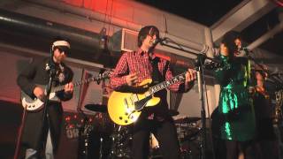 Emmy The Great + Tim Wheeler - Christmas Day (I Wish I Was Surfing) (Rough Trade, 15th Dec 2011)