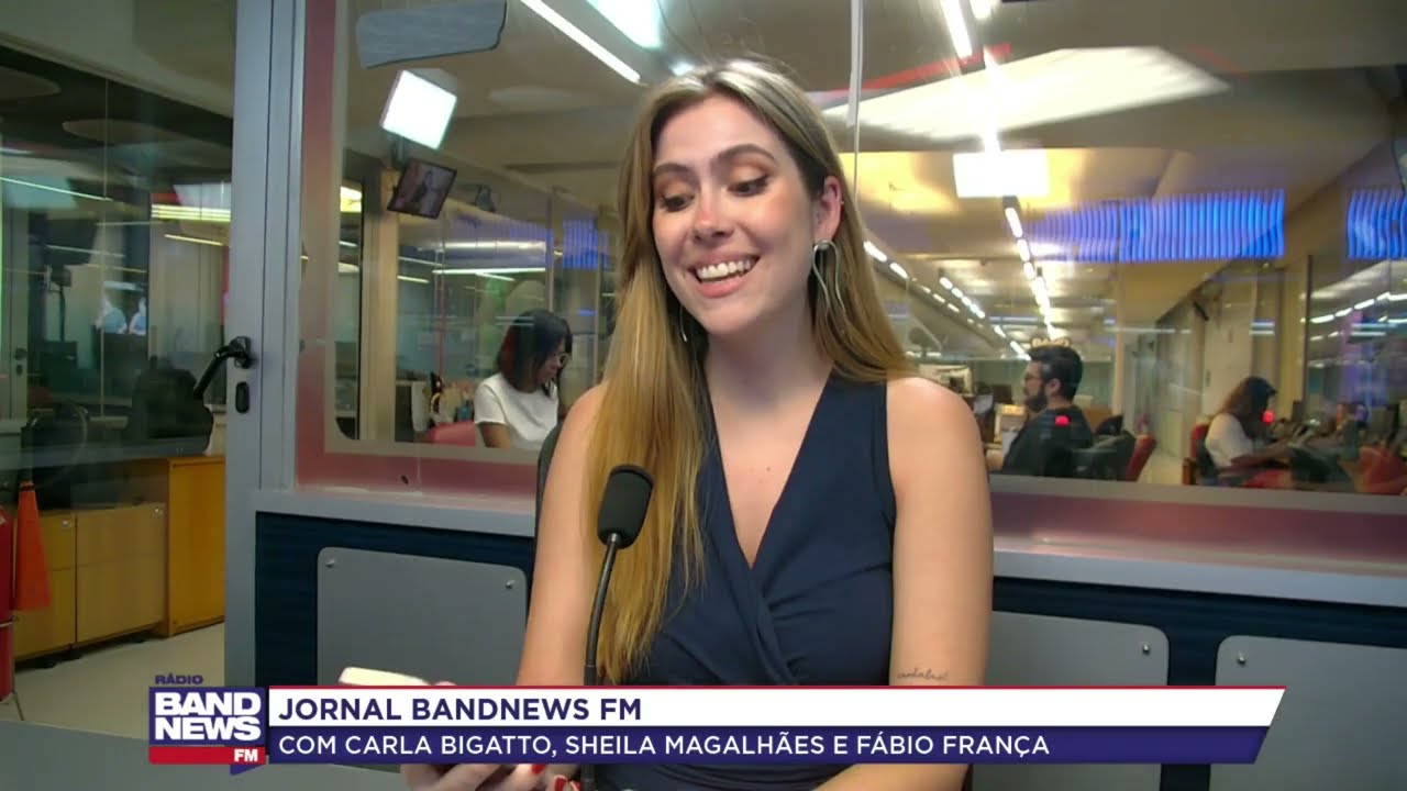 Fernanda Torres vence Globo de Ouro e dedica prêmio a Fernanda Montenegro