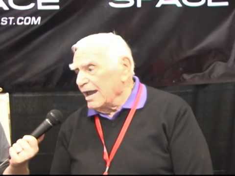 Fan Expo 2010 - Ernest Borgnine Interview