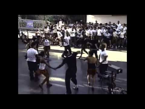 Yanek Revilla dances rueda de casino at the cuban bailar casino competition