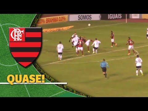 Alecsandro dá linda bicicleta e por pouco não marca para o Flamengo