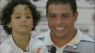 Mãe do filho de Ronaldo conta que o ex-jogador demorou para assumir a criança