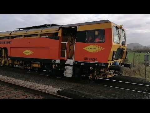 17/11/21 - Colas Rail Tamper - DR 73924 - Chester to Bangor C.S.