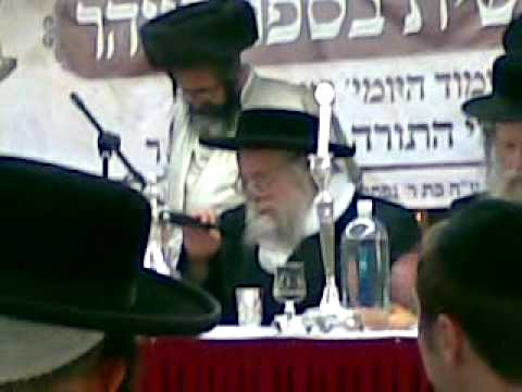 Toldos Aharon REbbe at Syum HaZohar Berishis (yiddish)