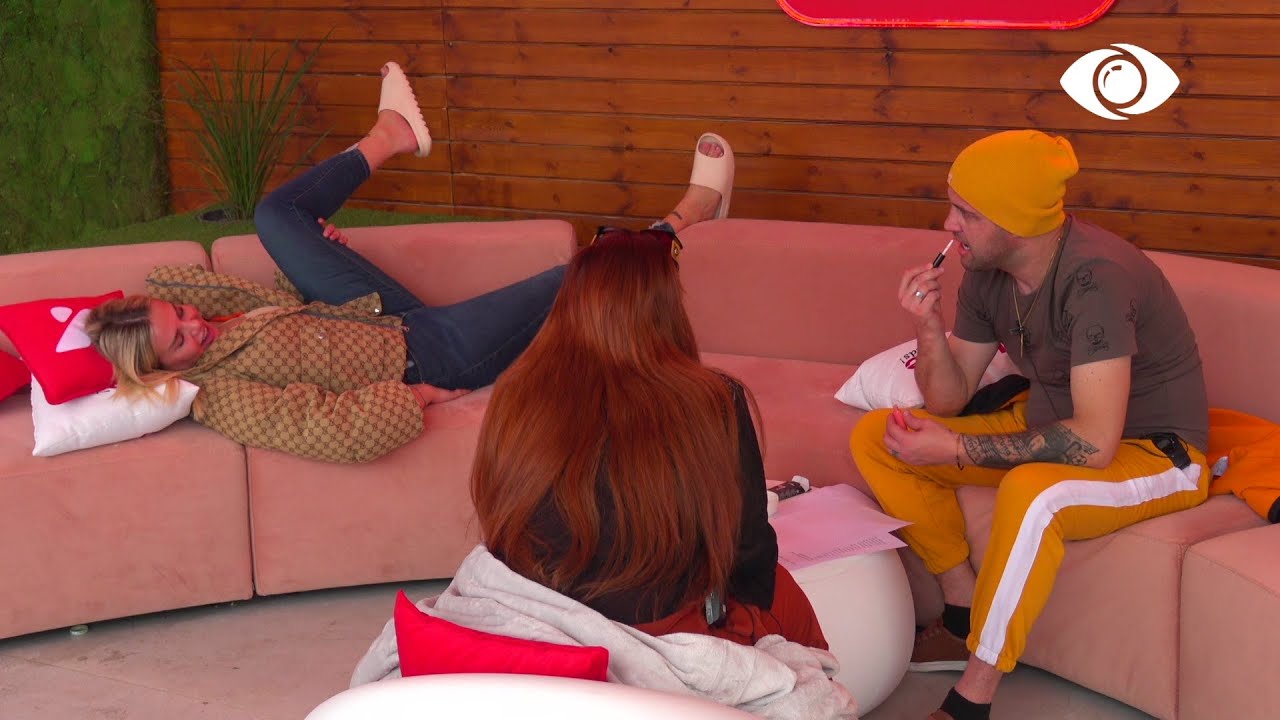 Luiz lyen buzët me buzëkuqin e Kiarës: Më duket sikur po e puth...