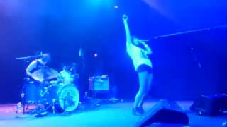 The Coathangers - Squeeki Tiki (Houston 02.08.17) HD