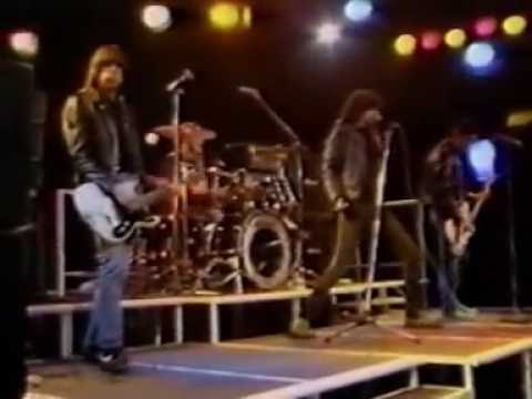 Ramones : Wart Hog - Chasing The Night - Mama's Boy (Richie on Drums)