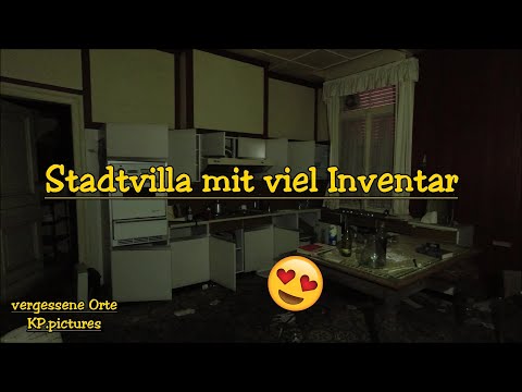 Irre eine verlassene voll eingerichtete Stadt Villa