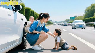 Ignoran a niño entre los coches,solo mamá soltera lo para x él.¡Sin saber q es hijo del CEO!Amor cae
