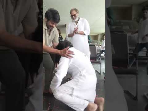 #pawankalyan Can't Stop His Crying After Getting A Grand Welcome From #chiranjeevi #shorts #ytshorts