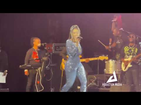 PHYLLISIA ROSS FÈ YOUN NAN PI BÈL SHOW SOU MOVE SINYAL LA AK KLASS NAN TIME SQUARE | LE PALADIUM