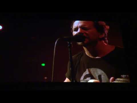 Pearl Jam - Thumbing My Way - Lexington (April 26, 2016)