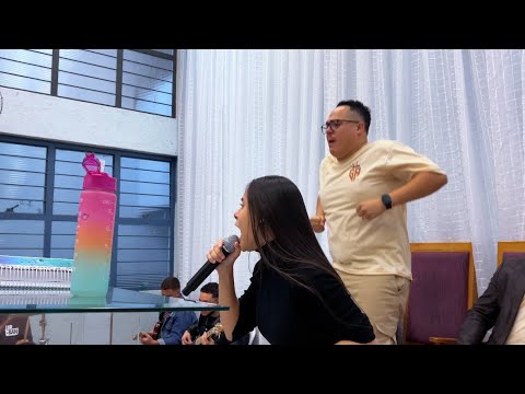 OS JOVENS FORAM CHEIOS DA PRESENÇA DE DEUS 🙌🏻🔥😭 muito forte -Ruth Martins