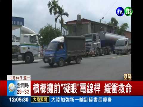 貨車超速衝撞 電線桿救店員一命