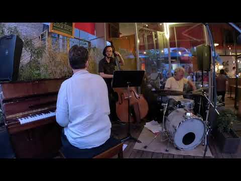 Turtle Blues – FAR Trio – Live aux 2 Pianos