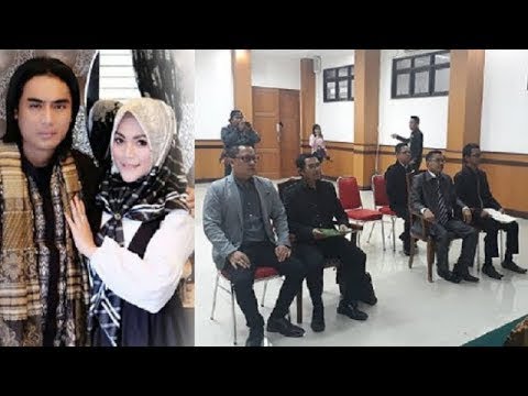 Sidang Perdana Perceraiaan Charly & Regina