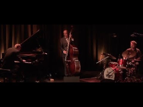 Espen Eriksen Trio: Grounded (2015)