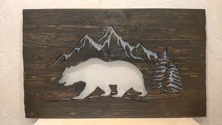 Панно. Медведь. Выполнено из обрезной  дюймовой доски склеенной в щит.  
Изображение  сформировано из отдельных элементов скаченных с интернета 
и объединенных в один рисунок. После чего был вырезан трафарет, через 
который рисунок