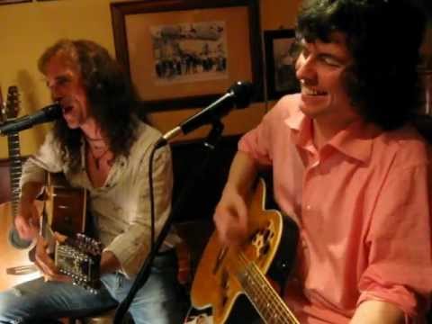 Helle Dangel mit Paul Healy of "The Toi" Glasgow, Dead or alive (Cover)