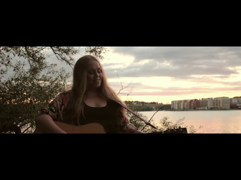 Joie Fine - En kärlek som alltid bär (Official Video)