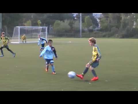 Voorschoten '97 JO11-1 tegen AlphenseBoys JO11-3