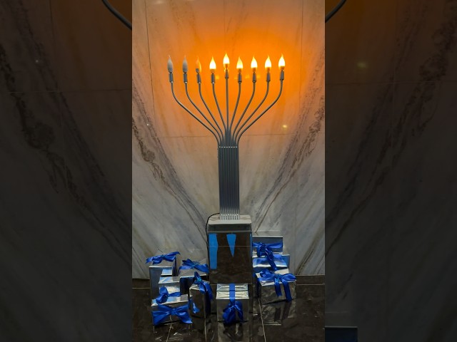 Vídeo relacionado con VOANZO Candelabro de aleación de Zinc de Nueve Cabezas Menora de 18 cm con Estrella de David, Regalo de Año Nuevo judío Adecuado para decoración de Fiestas de Hanukkah