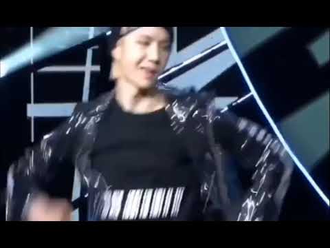 Wang Yibo was born to shine on the stage! UNIQ maknae always step up with powerful dance!