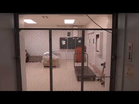 R.I.P. 1971-2018: Haughton Hydraulic Freight Elevator - The Bon-Ton - E. Hills Mall - Clarence, NY