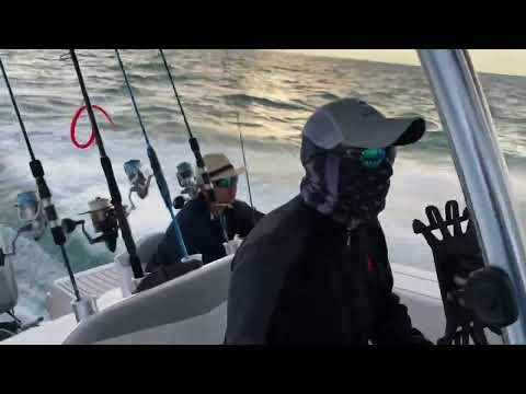 Robalo R200  rough sea… incredibly dry ride…