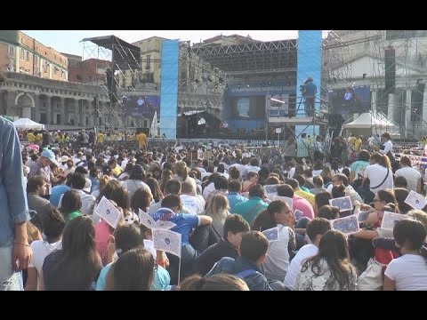 Napoli - "Giovani della Pace", quarto raduno mondiale in Piazza Plebiscito -2- (05.10.14)