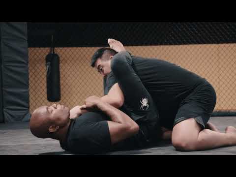 Kick Lab MMA Fight Lesson By Anderson Silva - The Triangle Choke