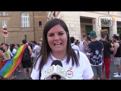IN MIGLIAIA SFILANO PER IL TOSCANA PRIDE