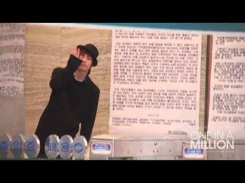 [fancam] 101005 SHINee jonghyun says hello to fans @ Sukira KTR